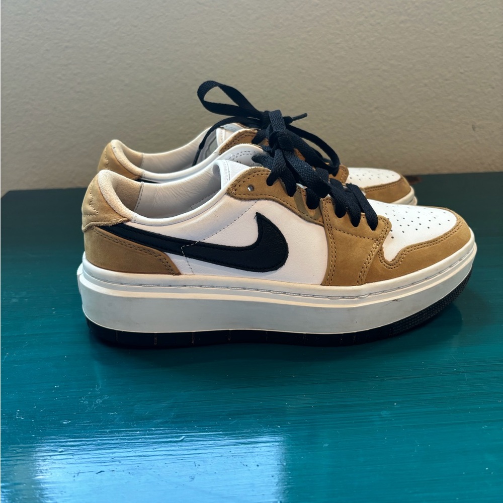 NIKE PLATFORM AIR JORDAN LOWS